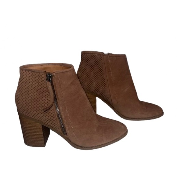 Shoes - brown booties